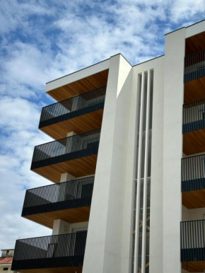 Beach Palace with small swimming pool, private beach, parking Lido Di Jesolo